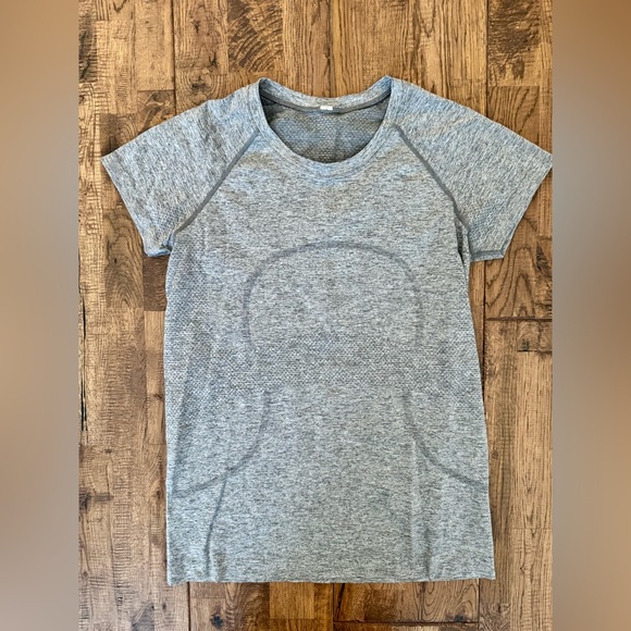 lululemon athletica Tops - Lululemon Swiftly Tech Short‎ Sleeve Shirt Gray Women's Size 10 L